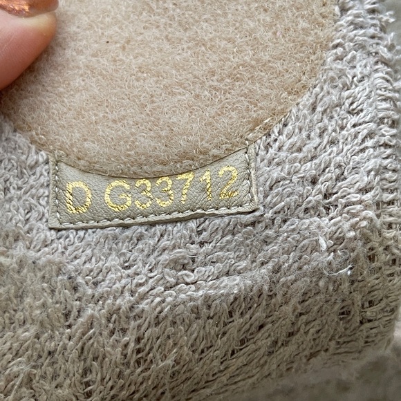 Chanel fluffy logo slides sz 38 - Picture 4 of 7